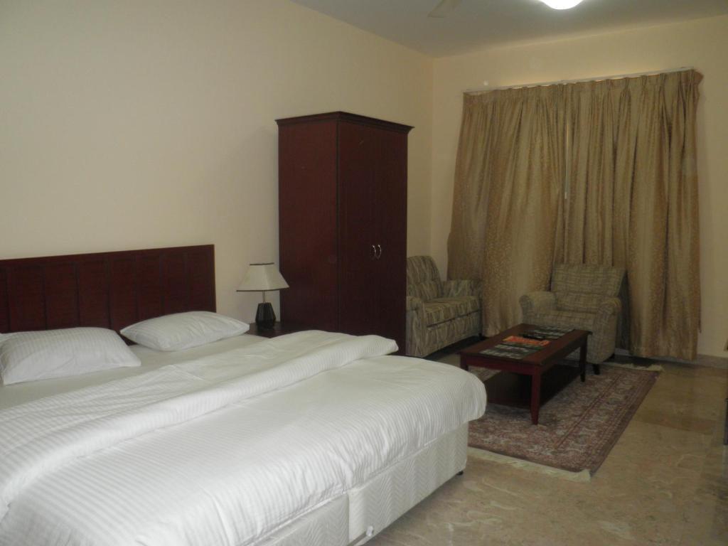 Hamasa Plaza Hotel Al Buraimi Phòng bức ảnh